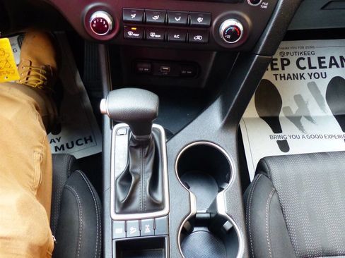 Used 2020 Kia Sportage LX image 34