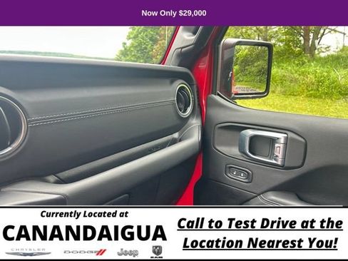 Used 2022 Jeep Wrangler Unlimited Sahara AWD/4WD image 32