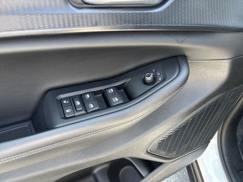Used 2025 Jeep Grand Cherokee Altitude AWD/4WD image 16