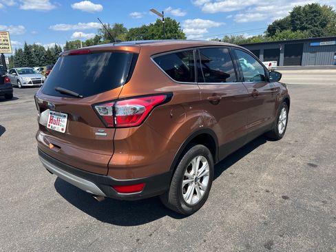 Used 2017 Ford Escape SE w/ SE Cold Weather Package FWD image 5