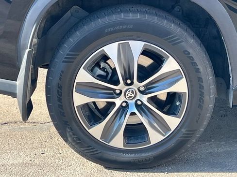 Used 2020 Toyota Highlander XLE AWD/4WD image 5