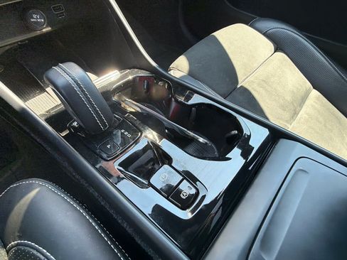 Used 2019 Volvo XC40 T5 R-Design AWD/4WD image 28