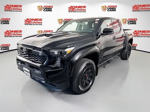 Certified 2025 Toyota Tacoma TRD Sport AWD/4WD image 13