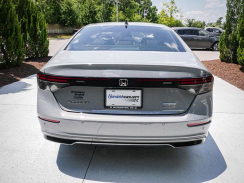 Used 2025 Honda Accord Touring image 9