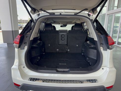 Used 2018 Nissan Rogue SL w/ Premium Package FWD image 6