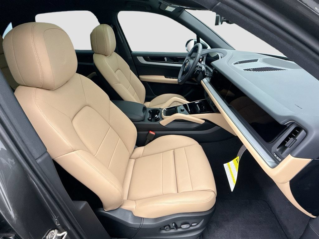 Used 2026 Porsche Cayenne AWD/4WD image 22