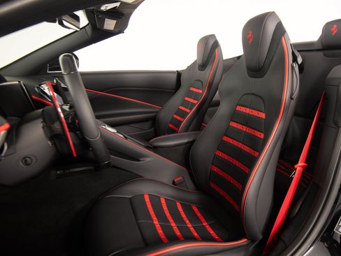 Used 2026 Ferrari Roma Spider RWD image 18