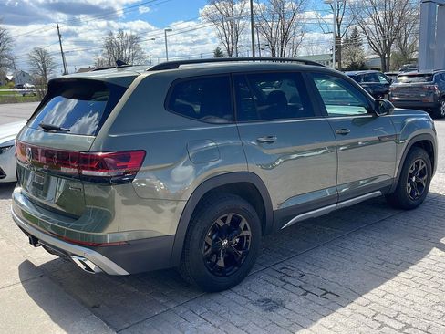 Used 2025 Volkswagen Atlas Peak Edition SE image 4