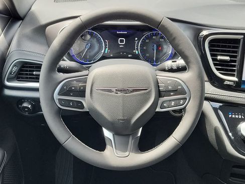 New 2026 Chrysler Pacifica Select FWD image 23