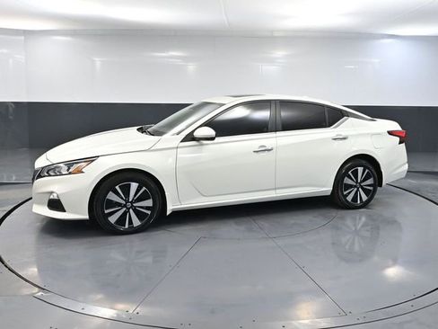 Used 2021 Nissan Altima 2.5 SV w/ SV Premium Package image 11
