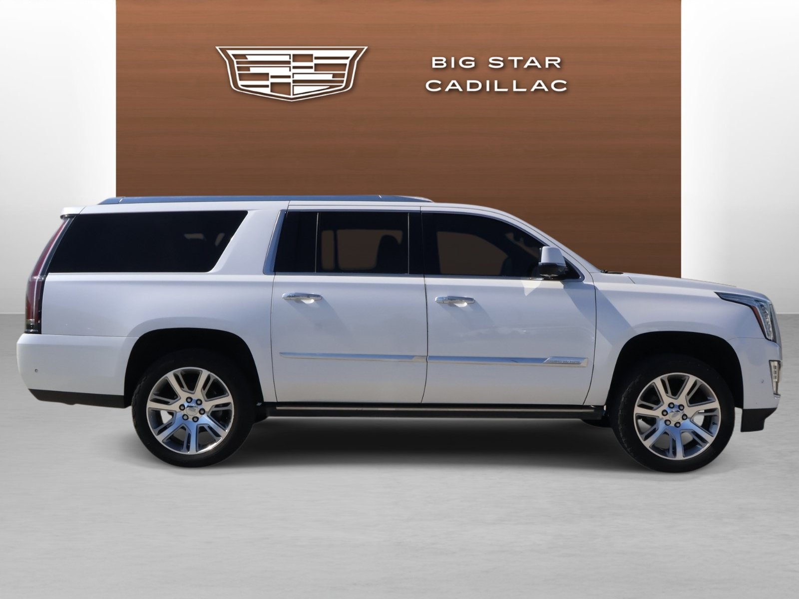 Used 2017 Cadillac Escalade ESV Premium Luxury RWD image 6