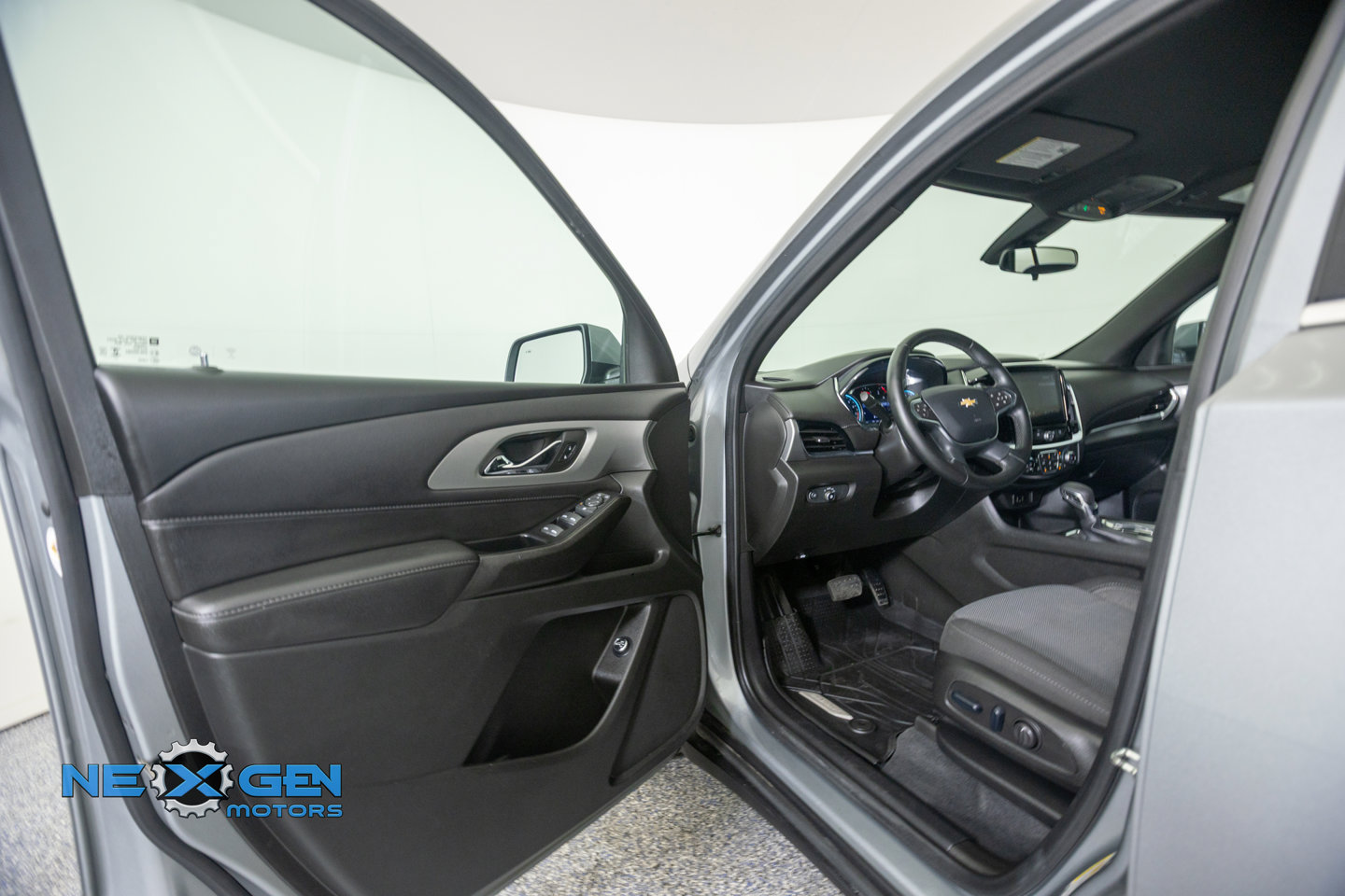 Used 2023 Chevrolet Traverse LT w/ LPO, Floor Liner Package AWD/4WD image 10
