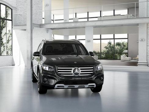 Used 2026 Mercedes-Benz GLB 250 4MATIC image 8