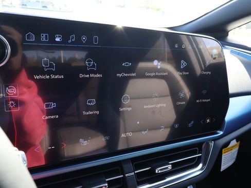 New 2026 Chevrolet Equinox EV LT image 25