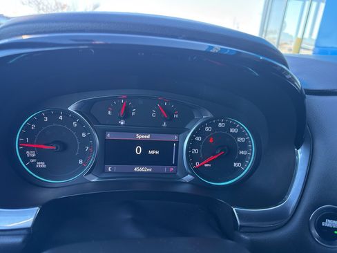 Used 2023 Chevrolet Traverse LT w/ Rear Camera Mirror Package image 34