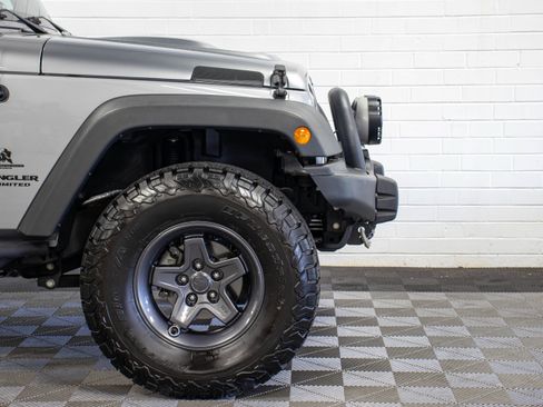 Used 2016 Jeep Wrangler Unlimited Sahara w/ Connectivity Group AWD/4WD image 10
