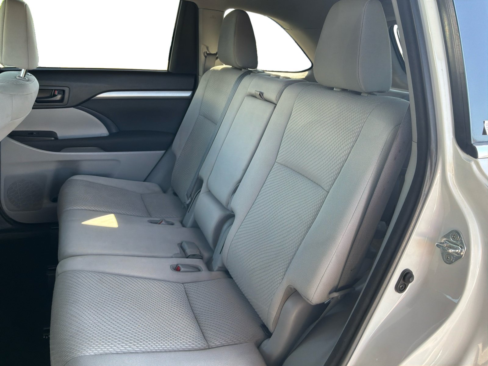 Used 2018 Toyota Highlander LE FWD image 13