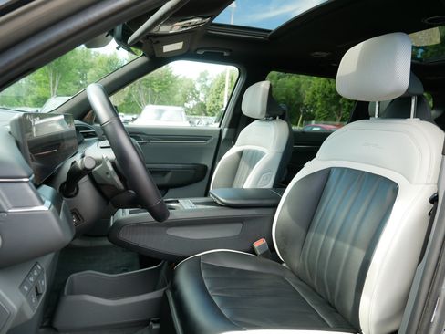 Used 2024 Kia EV9 GT-Line AWD/4WD image 34