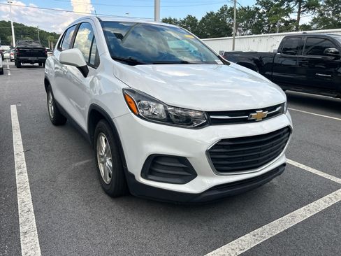 Used 2021 Chevrolet Trax LS w/ Tint and Cruise Package FWD image 6