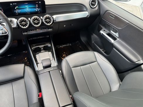 Used 2022 Mercedes-Benz GLB 250 4MATIC image 28