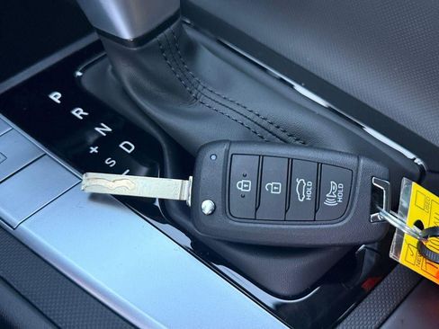 New 2026 Hyundai Elantra SE image 60