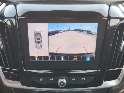 Used 2022 Chevrolet Traverse RS FWD image 19