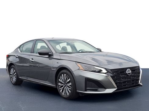 Used 2025 Nissan Altima 2.5 SV FWD image 5