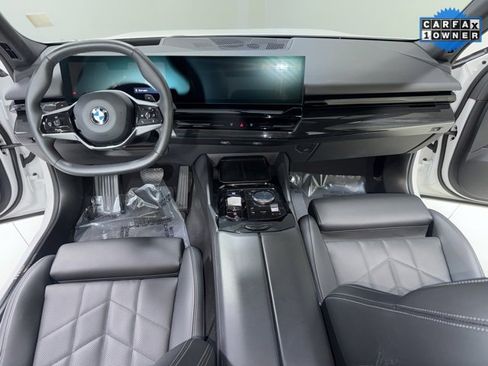 Used 2025 BMW 530i xDrive w/ Premium Package image 17