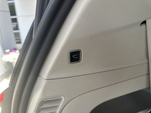 Used 2023 Chrysler Pacifica Touring-L FWD image 26