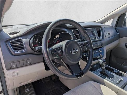 Used 2016 Kia Sedona LX w/ Option Group 020 FWD image 10