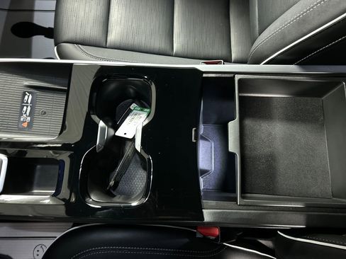 Used 2025 Buick Enclave Sport Touring image 21