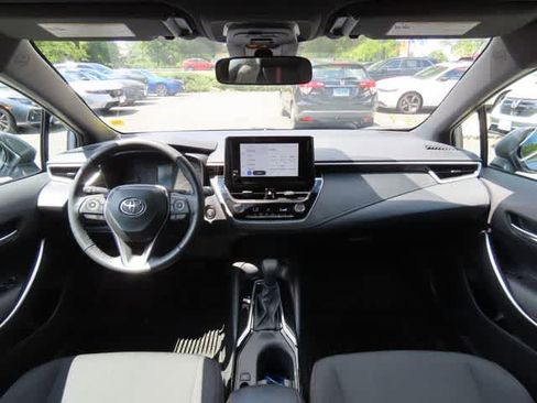 Used 2025 Toyota Corolla SE w/ Convenience Package FWD image 17