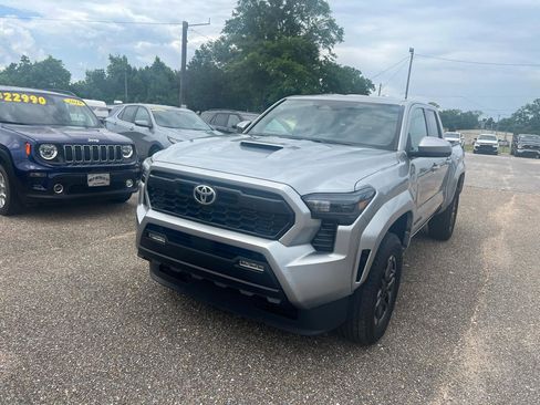 Used 2024 Toyota Tacoma TRD Sport AWD/4WD image 2