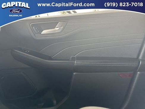 Certified 2025 Ford Escape SE w/ PHEV Premium Package image 27