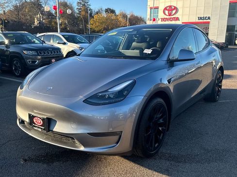 Used 2025 Tesla Model Y Long Range image 3
