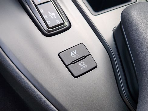 Used 2025 Lexus UX 300h FWD image 24