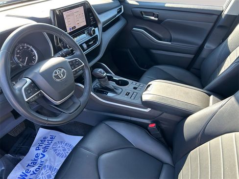 Used 2023 Toyota Highlander XLE image 10