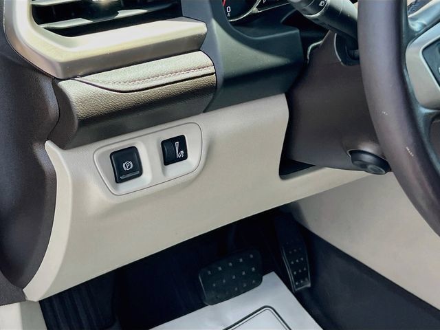 Used 2019 GMC Acadia Denali w/ Technology Package AWD/4WD image 7
