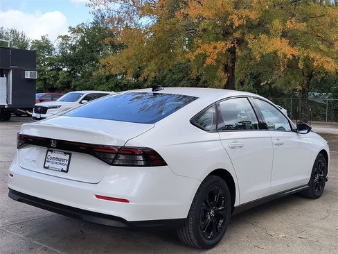 New 2025 Honda Accord SE image 4