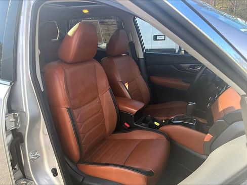 Used 2018 Nissan Rogue SL w/ Premium Package image 15