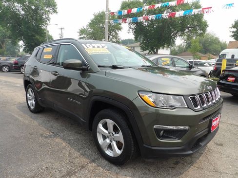 Used 2018 Jeep Compass Latitude w/ Popular Equipment Group FWD image 3