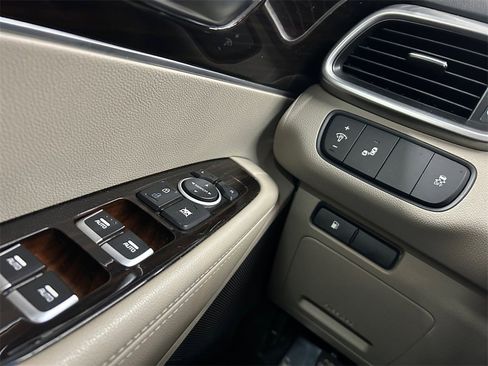 Used 2019 Kia Sorento LX image 26