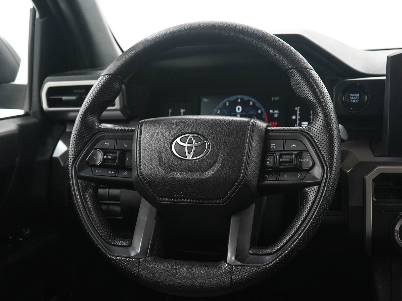 Used 2025 Toyota Tacoma SR5 AWD/4WD image 17