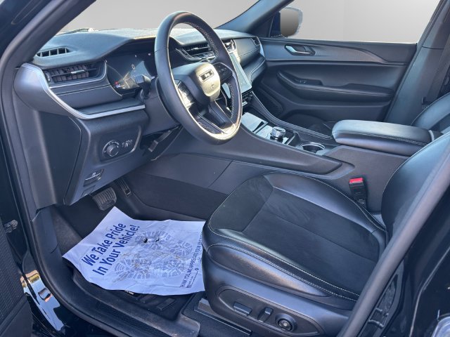 Used 2024 Jeep Grand Cherokee L Altitude AWD/4WD image 9