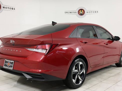 Used 2023 Hyundai Elantra SEL w/ Convenience Package image 3