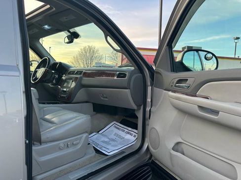 Used 2007 Chevrolet Avalanche LTZ w/ LTZ Preferred Equipment Group image 19