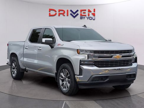 Used 2022 Chevrolet Silverado 1500 LT w/ Z71 Off-Road Package AWD/4WD image 7