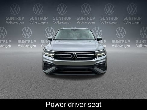 Used 2023 Volkswagen Tiguan SE w/ Panoramic Sunroof Package FWD image 11