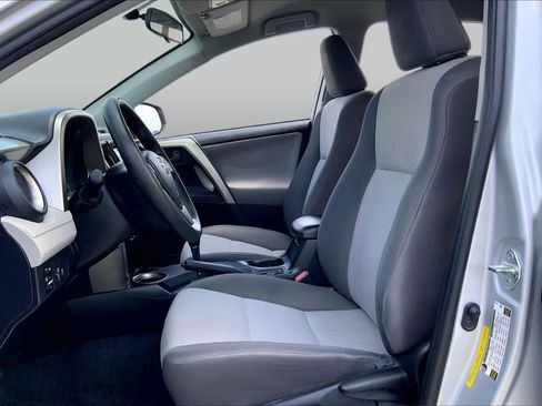 Used 2015 Toyota RAV4 LE FWD image 8