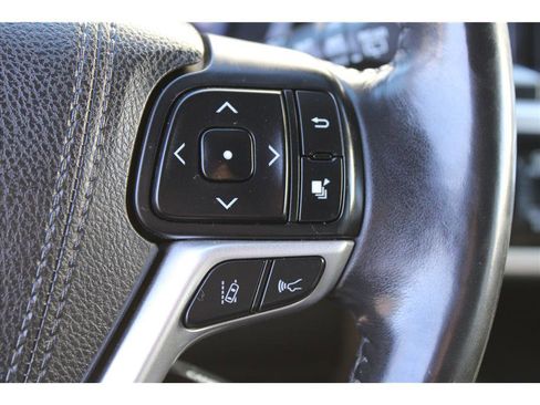 Used 2017 Toyota Highlander SE image 20